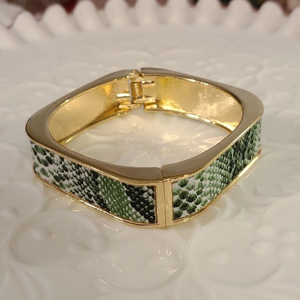 Square Clamp Bangle - Picture 5 of 16